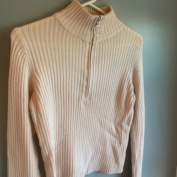 💕🐢 Light Pink Turtle Neck 🐢💕 - Picture 1 of 7